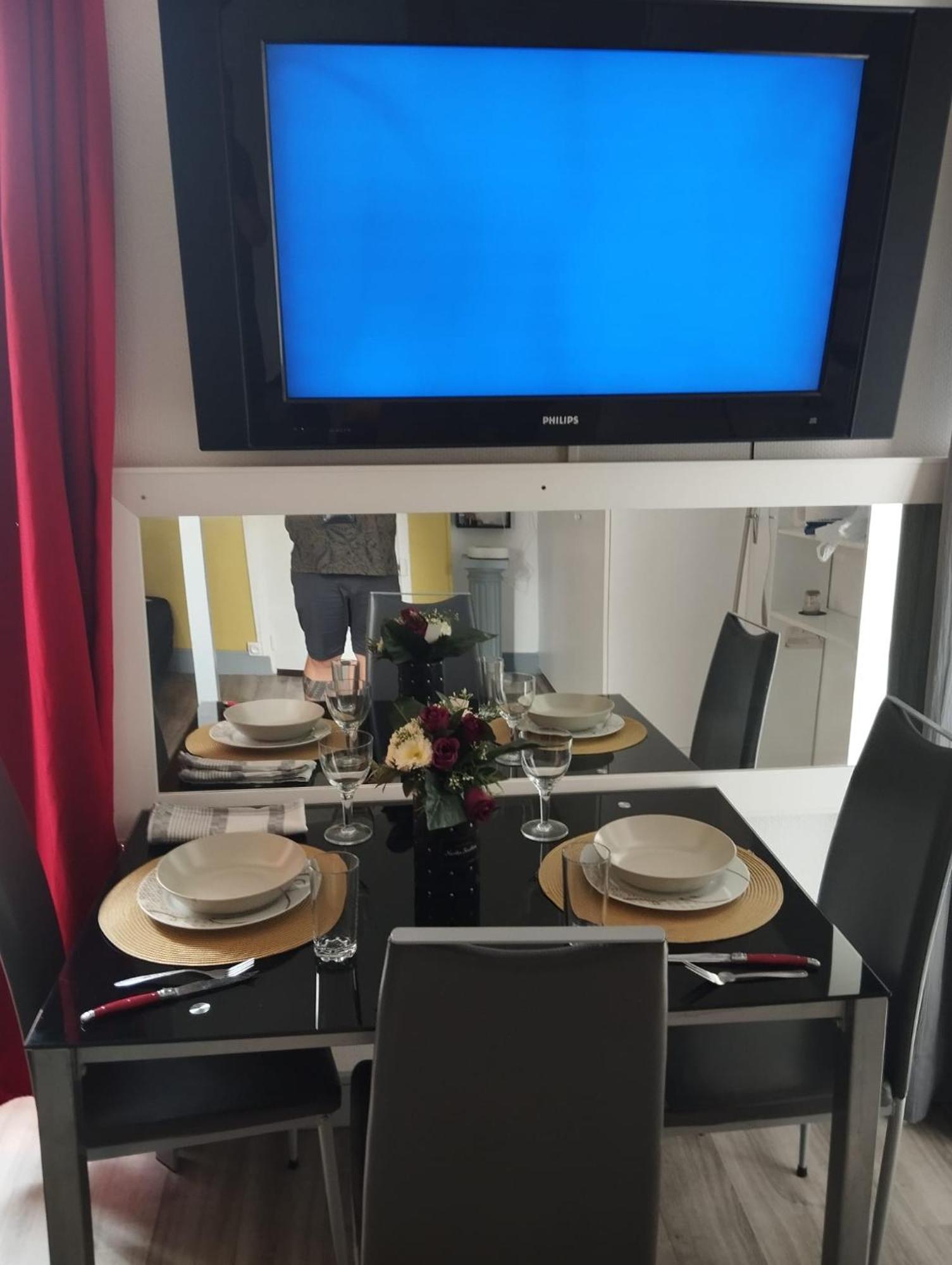 A Place De Clichy Appartement Paris
