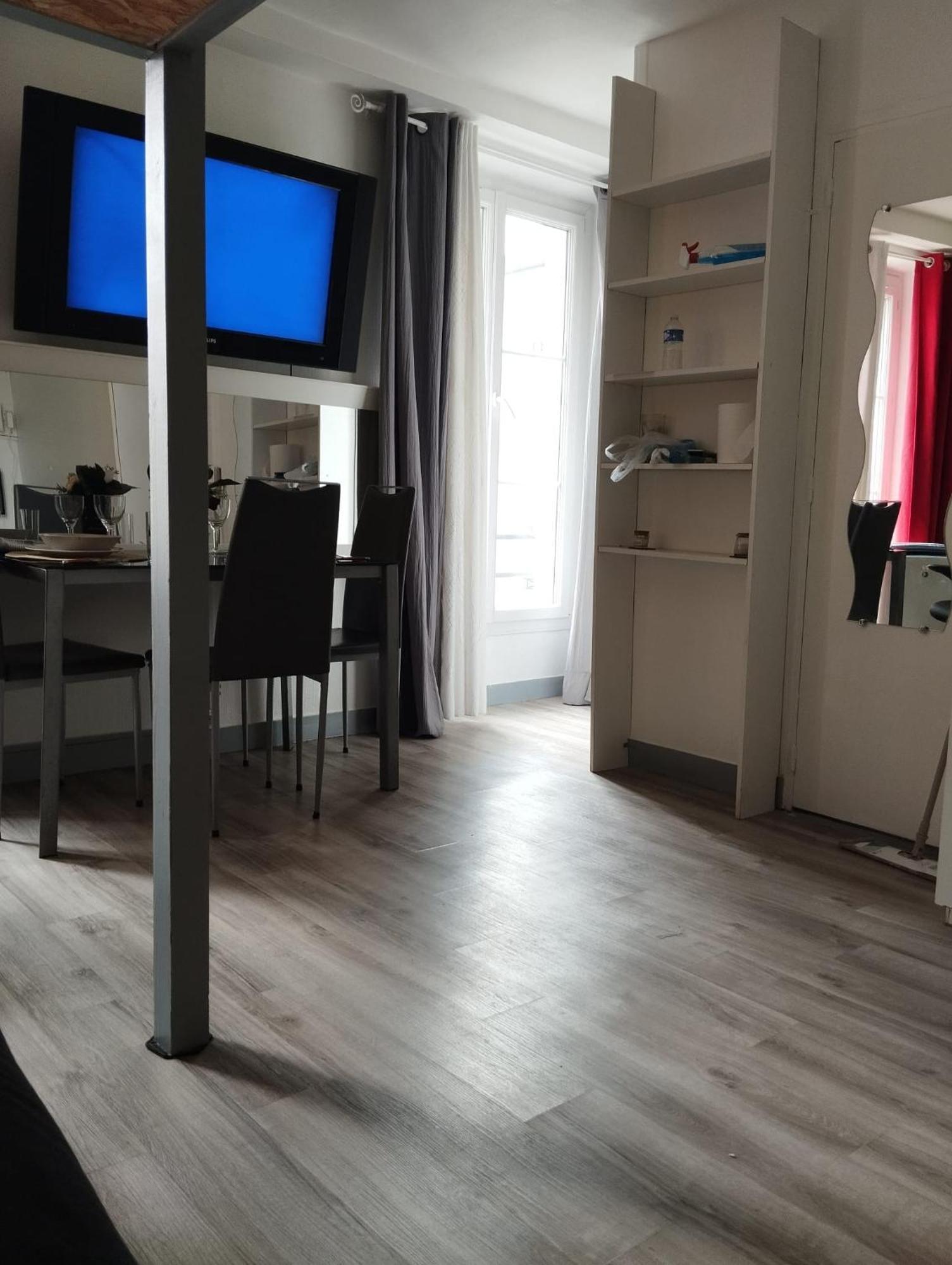 A Place De Clichy Appartement *