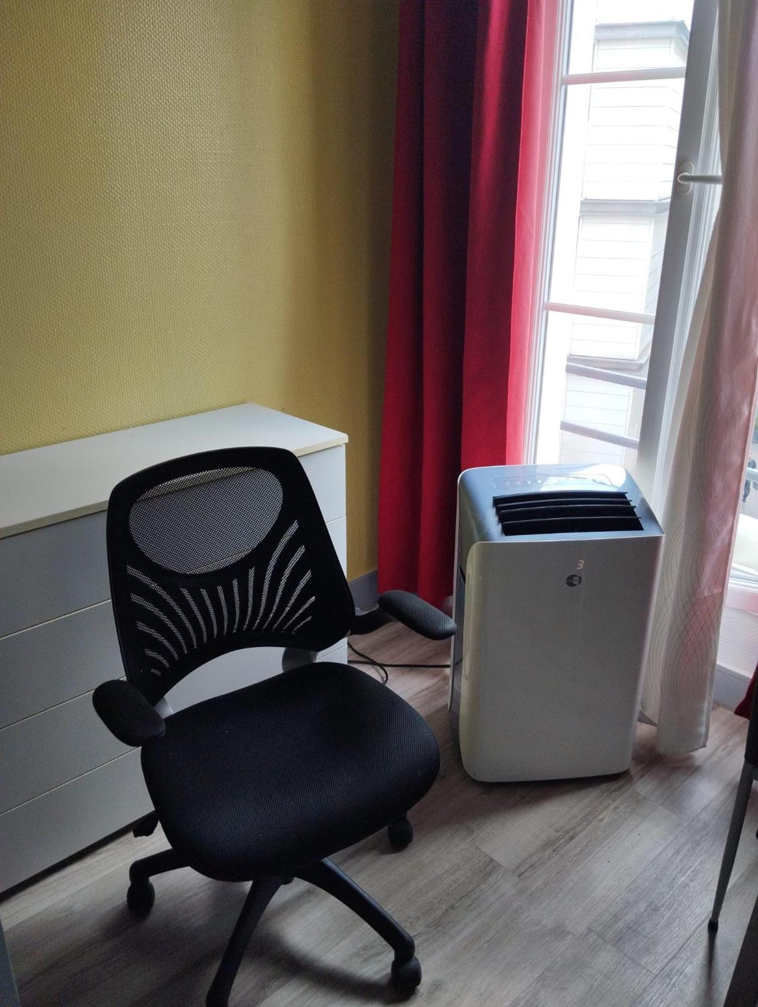 A Place De Clichy Appartement Paris